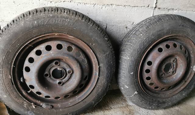 Auto-Moto 2 roues pneus très bon état 145 80 r13