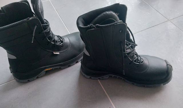 Auto-Moto chaussures sécurité, ou moto. Pointure 43