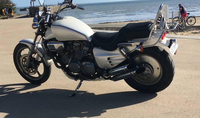 Auto-Moto moto Honda 750 VFCH pour pièces