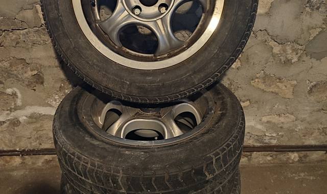 Auto-Moto 4 roues équipées de pneus Michelin 205/60R15