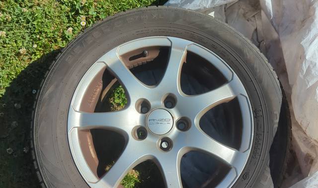 Auto-Moto 4 rouee 215 /55 R16 97 H XL
