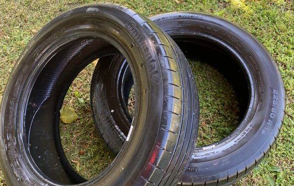 Auto-Moto 2 Pneus usure 30% : 225 / 60 R18