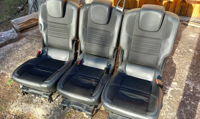 Auto-Moto 3 sieges arrière de GRAND SCENIC III.