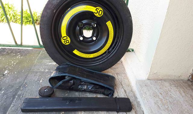 Auto-Moto roue de secours ou galette Fiat Seicento