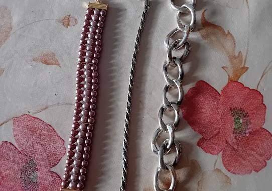 Bijoux, accessoires 3 bracelets et une bague