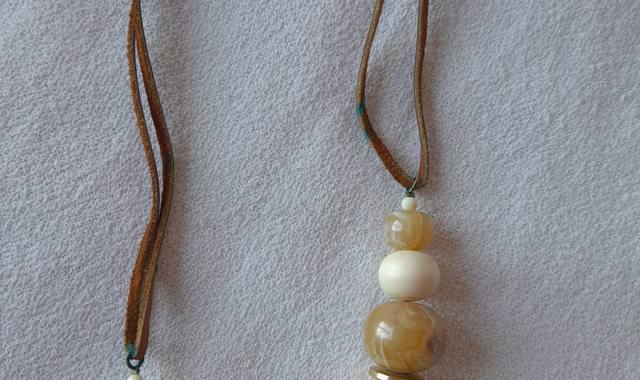 Bijoux, accessoires collier beige et brun