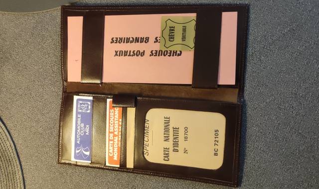 Bijoux, accessoires portefeuille pour document divers