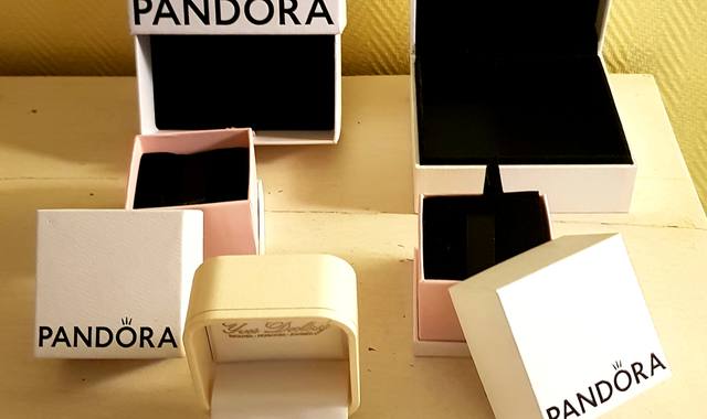 Bijoux, accessoires 5 boîtes ou coffrets à bijoux vides