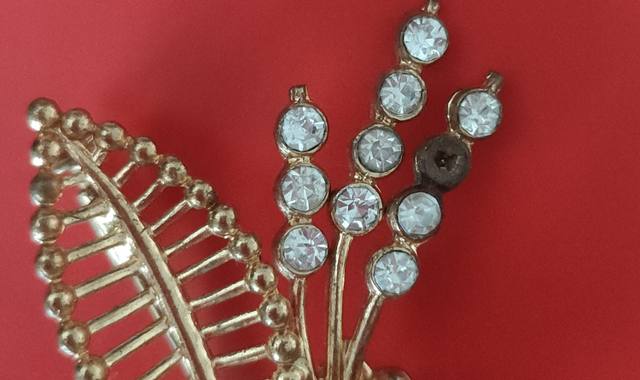Bijoux, accessoires broche fantaisie perle et pierres synthétiques