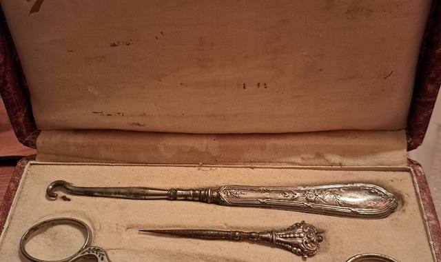 Bijoux, accessoires nécessaire de toilette