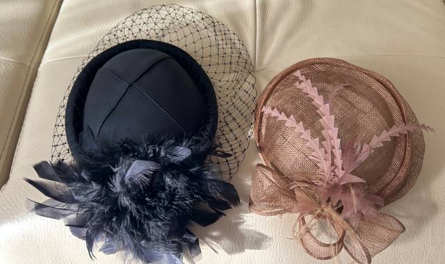 Bijoux, accessoires deux chapeaux pour femme