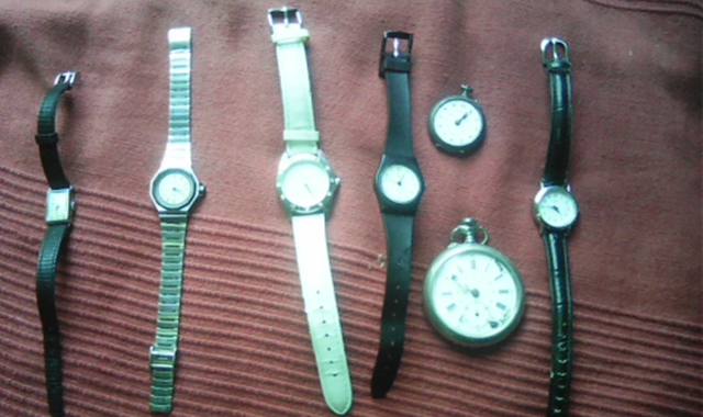 Bijoux, accessoires plusieurs montres anciennes