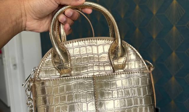 Bijoux, accessoires sac dorée zara