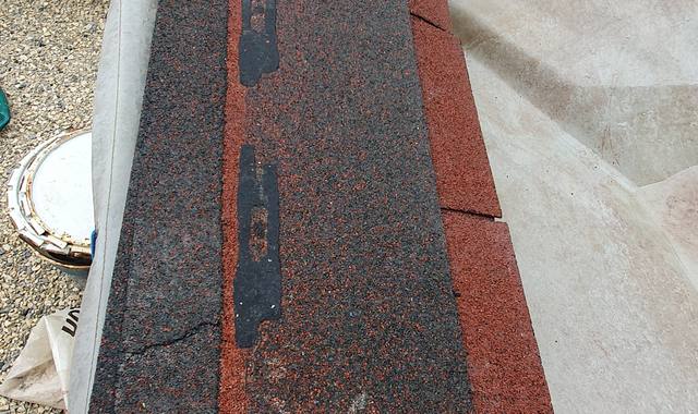 Bricolage plaques de tuiles goudronnées