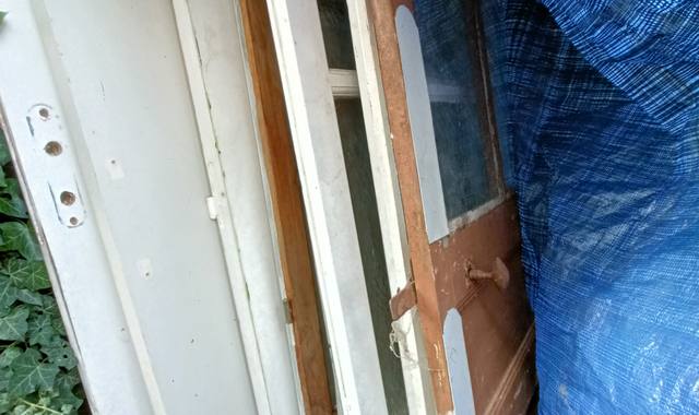 Bricolage portes et fenêtres anciennes en bois