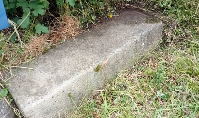 Bricolage linteau en granite gris ainsi qu'un bac dégraisseur