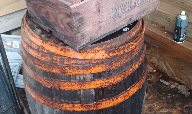 Bricolage 1 tonneau en bois et 1 bac a bouteilles en bois