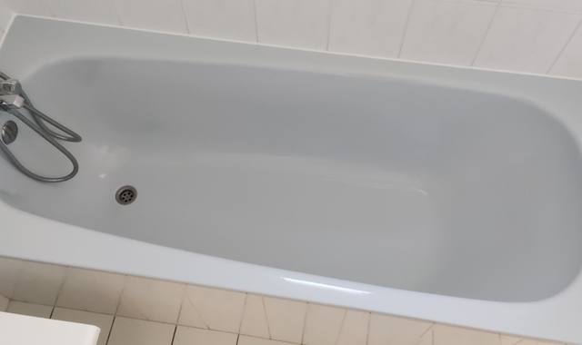 Bricolage baignoire acier émaillé, excellent état.