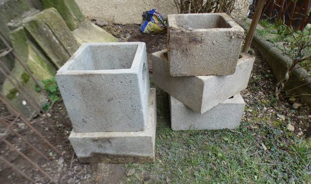 Bricolage réhausse béton , dalles gravillonnées, couvertine