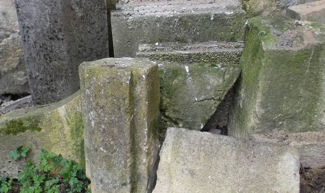 Bricolage dalles gravillonnées, couvertine pour mur, pierres de cheminée