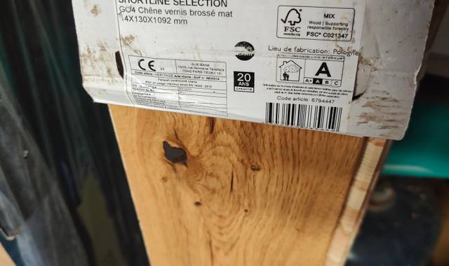 Bricolage lames de parquet contrecollé chêne