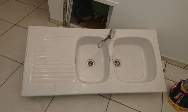 Bricolage un evier gres emaillé 120x60  et une hotte