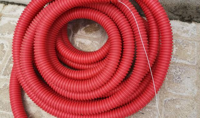 Bricolage gaine annelée rouge 40 pour tranchée extérieur