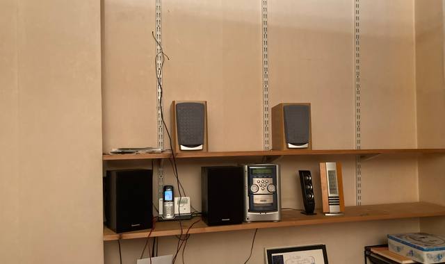 Bricolage crémaillères métalliques + planches pin