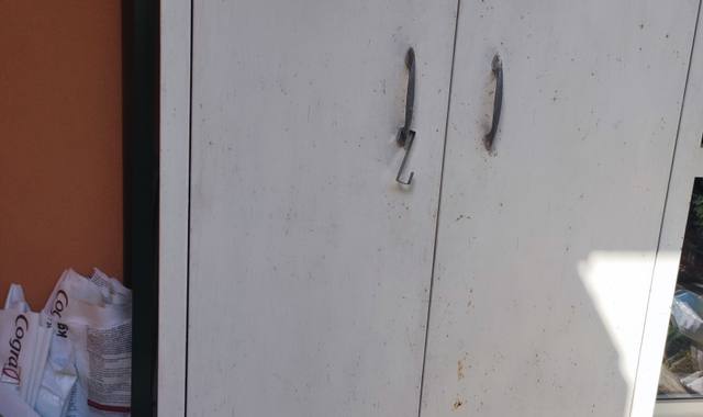 Bricolage placard en tole blanc
