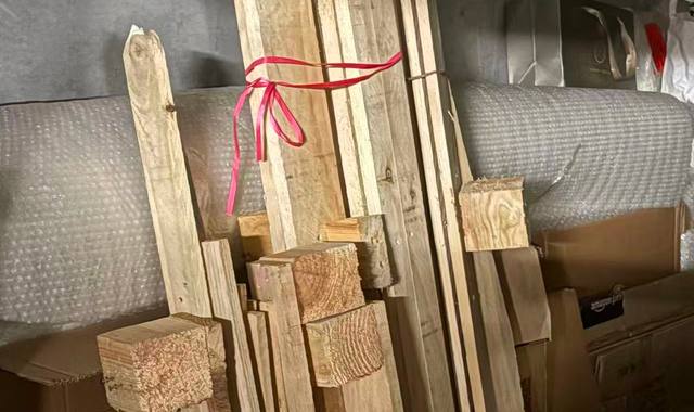 Bricolage je donne un lot de planches / tasseaux en bois brut