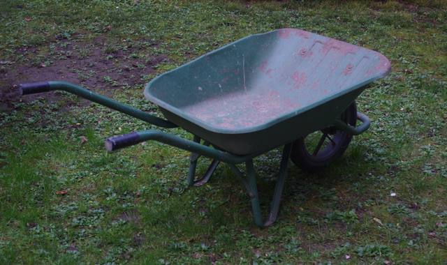 Bricolage brouette métallique