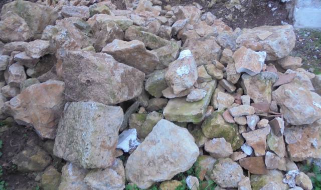 Bricolage pierres de construction ou moélon