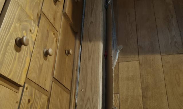 Bricolage lattes de parquet chêne brut