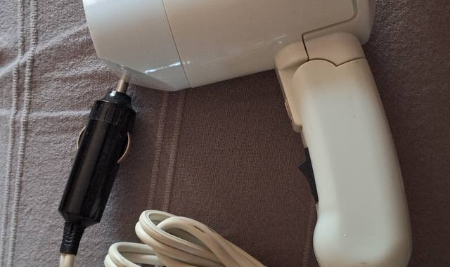 Camping sèche cheveux