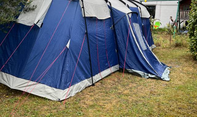 Camping vieille tente immense (16 personnes)