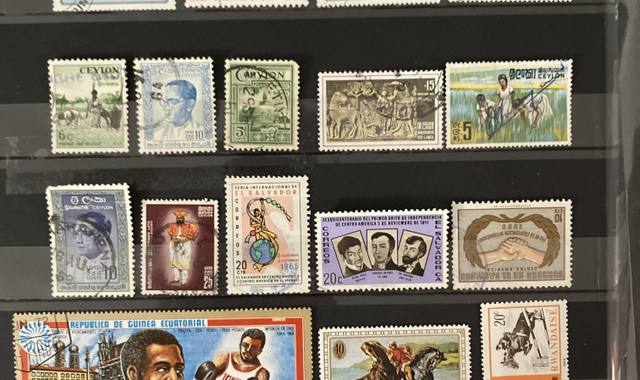 Collection timbres du MONDE - 25.04