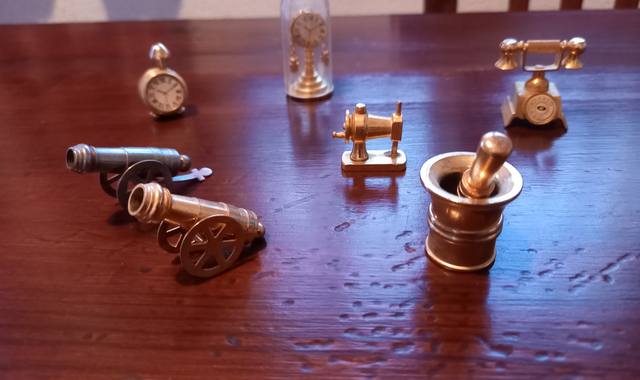 Collection petits sujets en laiton