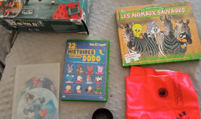 Divers jeu, puzzle, brassards, etc