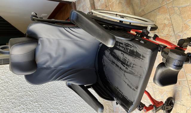 Divers fauteuil roulant ( juin 2022 )