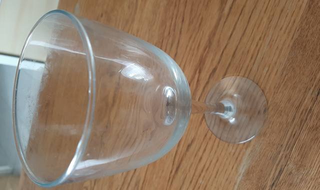 Divers 12 verres à vin neuf