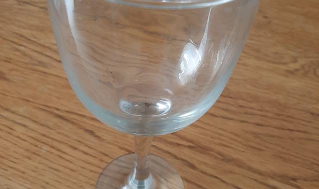 Divers 12 verres à vin neuf jamais servi