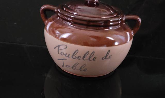 Divers poubelle de table