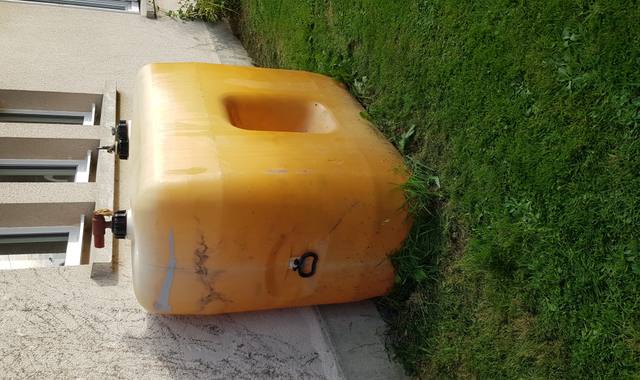 Divers cuve fioul 1000 litres en polyethylene.