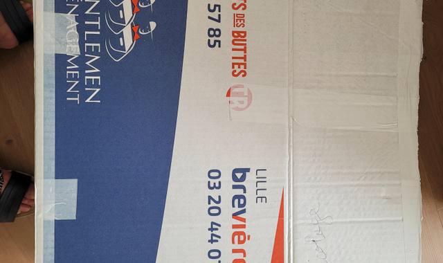 Divers cartons de déménagement