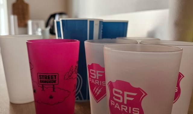 Divers lot de verres en plastique réutilisable