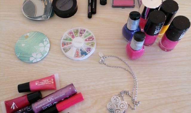 Divers maquillage et accessoires très très peu utilisé