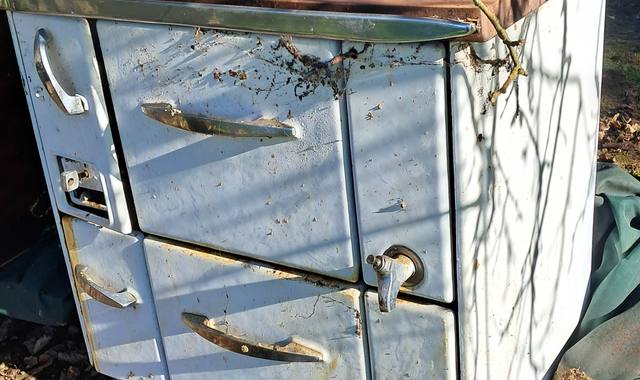 Divers une cuisinière ancienne Chappée