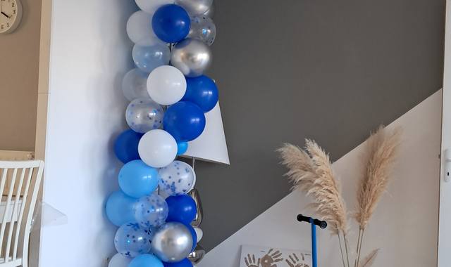 Divers ballons bleue