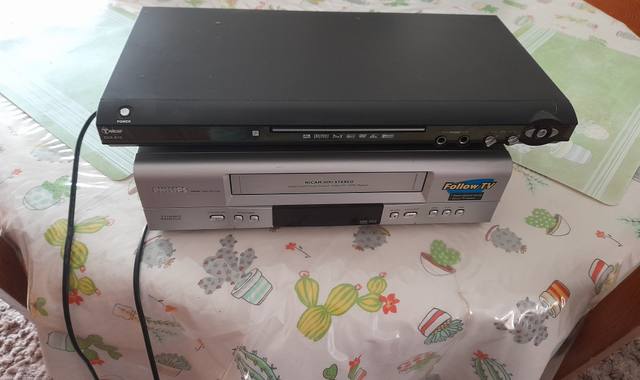 Divers dVD et magnétoscope