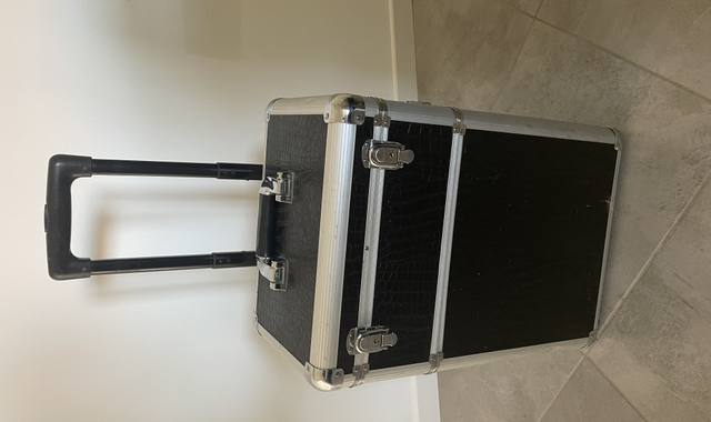 Divers valise de coiffure à donner